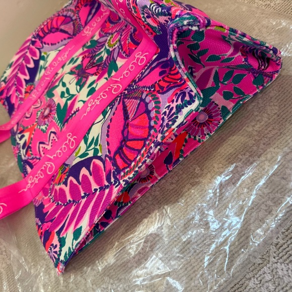 NIB GWP Lilly Pulitzer Logo Tote / She’s TooFly Engineered - Picture 3 of 6